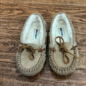 Minnetonka Kids Tan Moccasins